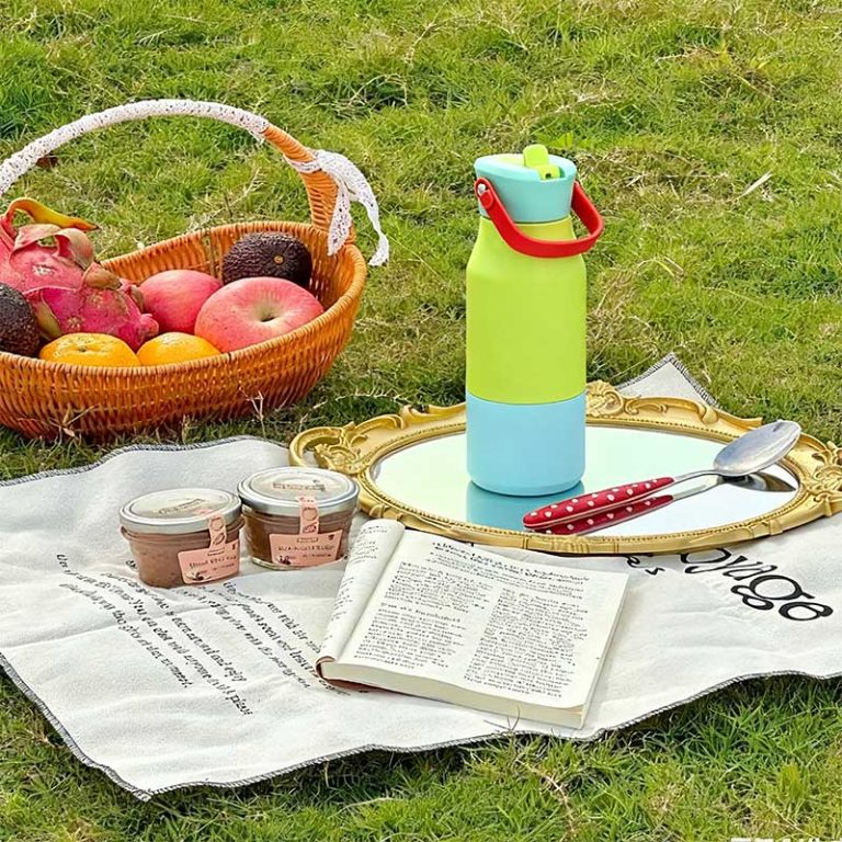 24oz-Two-Tone-Insulated-Bottle-with-Flip-Top-Carry-Lid-15