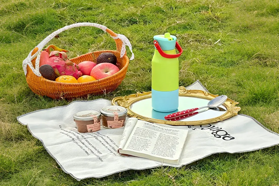 24oz-Two-Tone-Insulated-Bottle-with-Flip-Top-Carry-Lid (2)