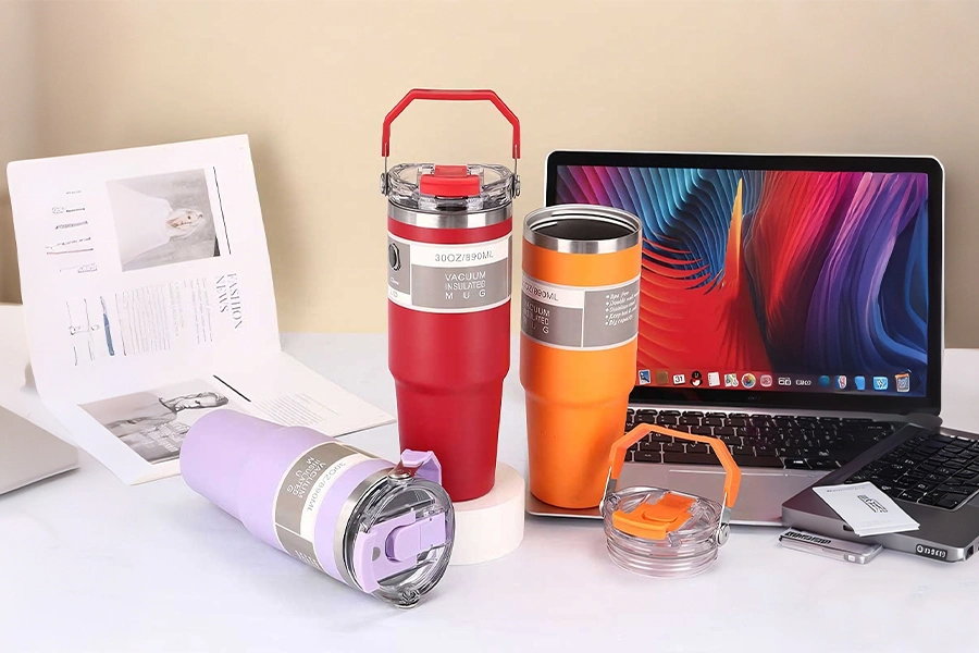 30oz-Insulated-Tumbler-with-Flip-Handle-&-Sliding-Lid1